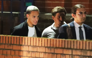 Tin bóng đá MU 29/9: Antony bị bắt khi trở lại Anh, MU theo đuổi 'Iniesta mới'