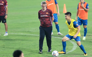 Dàn sao của ông Park Hang Seo 'mất giá' dưới thời HLV Troussier