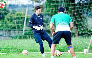 Chuyển nhượng V-League hôm nay 29/9: CAHN sắp có HLV mới, Bình Định chốt tương lai Văn Lâm 