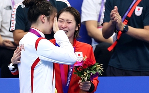Kình ngư Trung Quốc giành HCV ASIAD 2023 vẫn ôm mặt khóc, ai biết chuyện đều rơi nước mắt theo