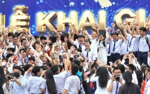 Không khí khai giảng trên cả nước: 23 triệu học sinh háo hức đến trường