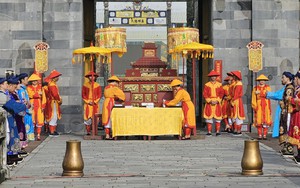 Công bố Festival Huế 2024 và tái hiện Lễ Ban sóc triều Nguyễn