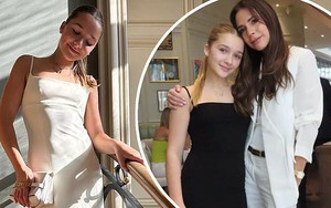 Victoria Beckham thiết kế chiếc váy cho con gái Harper mặc tham dự Tuần lễ thời trang Paris