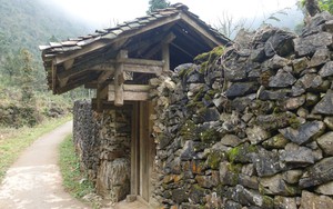 Sảo Há giữa bốn bề mây núi