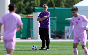 Quyền trong tay HLV Troussier