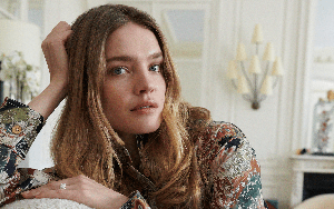 Chị dâu tương lai của Lisa Blackpink: Nàng mẫu Nga từng bán hàng rong trở thành con dâu tỷ phú Pháp