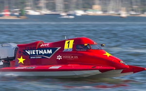 Giải vô địch đua thuyền máy nhà nghề quốc tế lần đầu diễn ra tại Bình Định