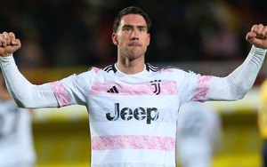 Vlahovic bùng nổ giúp Juventus thắng Lecce 3-0
