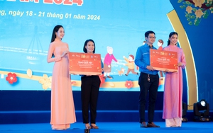Hai nàng hậu "xứ Quảng" Tiểu Vy và Thanh Thuỷ chung tay giúp đỡ người lao động dịp Tết Giáp Thìn