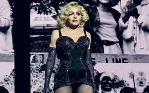 Madonna trình diễn 45 ca khúc đến 1h sáng vẫn bị fan kiện 