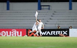 Huỳnh Như ghi bàn hạ tuyển Thái Lan giúp ĐT Việt Nam lên đỉnh Đông Nam Á, cởi áo ăn mừng khiến trọng tài phải rút thẻ đỏ