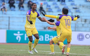 Văn Quyết bị cột dọc từ chối, CLB Hà Nội lần thứ hai 'ôm hận' ở loạt đá luân lưu giải tứ hùng