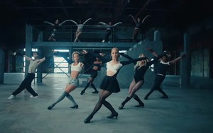 'Yes, And?' của Ariana Grande vượt qua những gièm pha