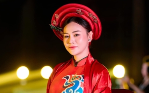 Phương Oanh 'bế' bụng bầu đôi đi diễn thời trang