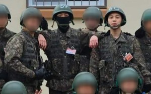 Bức ảnh hiếm hoi chứng tỏ Jimin và Jungkook BTS  thích nghi tốt với cuộc sống quân ngũ 