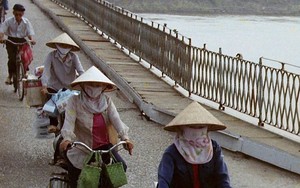 Cuộc sống sau ống kính: Nửa thế kỷ qua cầu Long Biên