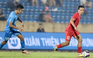 Văn Quyết giã từ đội tuyển, về với... 'rừng'