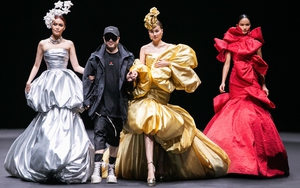 Thanh Hằng diện đầm 15kg làm vedette show của NTK Đỗ Mạnh Cường 