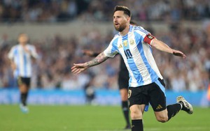 Messi lập hat-trick tuyệt đỉnh, tiến sát kỷ lục kiến tạo trong ngày Argentina thắng với tỉ số tennis