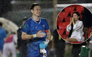 Văn Lâm có màn ăn mừng đặc biệt khi đóng vai người hùng cho Ninh Bình