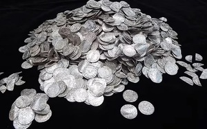 Phát hiện kho báu gần 1.000 năm tuổi tại Anh