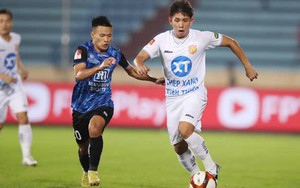 Tin nóng bóng đá Việt 24/10: Hậu vệ đội tuyển Việt Nam tái phát chấn thương, U17 Việt Nam rơi vào thế khó