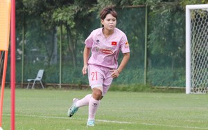 HLV Mai Đức Chung phạt nữ cầu thủ chống đẩy vì dứt điểm kém