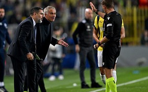 Mourinho mỉa mai trọng tài sau trận hòa MU, Scholes phải thốt lên 'phỏng vấn mà hay hơn cả trận đấu'