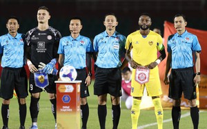 Thủ môn Việt kiều giữ sạch lưới, giúp 'Chiến hạm đỏ' giành điểm trên sân nhà