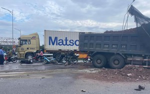 Tai nạn liên hoàn, hai tài xế bị kẹt trong cabin