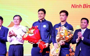 Tin nóng bóng đá Việt hôm nay 30/10: Cựu tuyển thủ quốc gia nói thẳng về Hoàng Đức và Văn Lâm, AFC chúc mừng đội Việt Nam