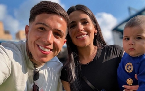 Đội trưởng Chelsea bất ngờ đòi ly hôn vợ, bỏ danh phận làm cha vì muốn quay lại cuộc sống độc thân