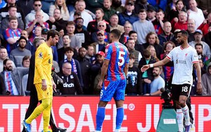 Alisson chấn thương nặng, Liverpool đối mặt với cuộc khủng hoảng thủ môn