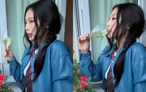 Jennie Blackpink quyến rũ với vẻ ngoài táo bạo trước khi phát hành đĩa đơn solo