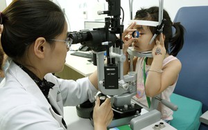 Tỷ lệ tật khúc xạ ngày càng tăng, Bộ Y tế kêu gọi bảo vệ, chăm sóc đôi mắt sáng, khỏe cho trẻ