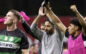 Tân HLV MU tận hưởng cái kết cổ tích tại Sporting Lisbon trước ngày ra đi