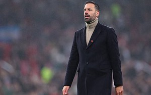 Gửi thông điệp chia tay Van Nistelrooy chỉ bằng 107 từ, MU gây tranh cãi vì cách đối xử với công thần