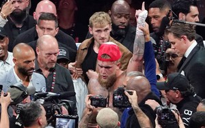 Tung ra hơn 200 cú đấm, Jake Paul đánh bại Mike Tyson và giành 40 triệu USD