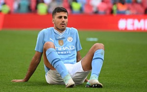 Man City đối mặt bài toàn hóc búa cho vị trí của Rodri