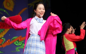 "Xuyên không" để về với Thị Mầu