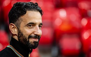 Ruben Amorim nhận tin không vui ngay trong ngày đầu làm việc ở MU, tham vọng cải tổ ở Old Trafford gặp trở lại lớn