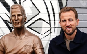 Tượng Harry Kane mất 5 năm để ra mắt, bị chê xấu như tượng Ronaldo