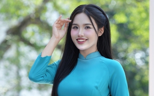 Hoa khôi Thảo Nguyên hạnh phúc trong ngày Nhà giáo Việt Nam