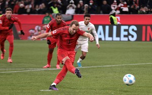 Harry Kane chói sáng với cú hat-trick, Bayern nới rộng khoảng cách trên đỉnh bảng Bundesliga