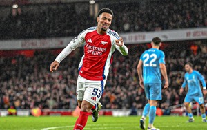 Nwaneri đang đi trên con đường của Odegaard ở Arsenal