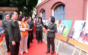 Triển lãm ảnh và tuyên truyền pháp luật nhân tháng hành động về bình đẳng giới