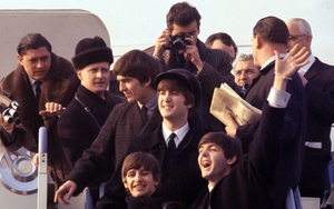 Tìm lại những khoảnh khắc hiếm có của "tứ quái" The Beatles