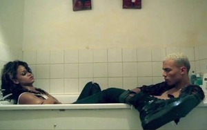  "We Found Love" - Tìm thấy tình yêu giữa nơi vô vọng