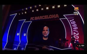 Pep Guardiola xuất hiện cùng vết sẹo sau sự cố, hát mừng lễ kỷ niệm 125 năm của Barcelona