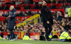 Nỗ lực thay đổi chiến thuật bất thành của Ruud van Nistelrooy trước Chelsea